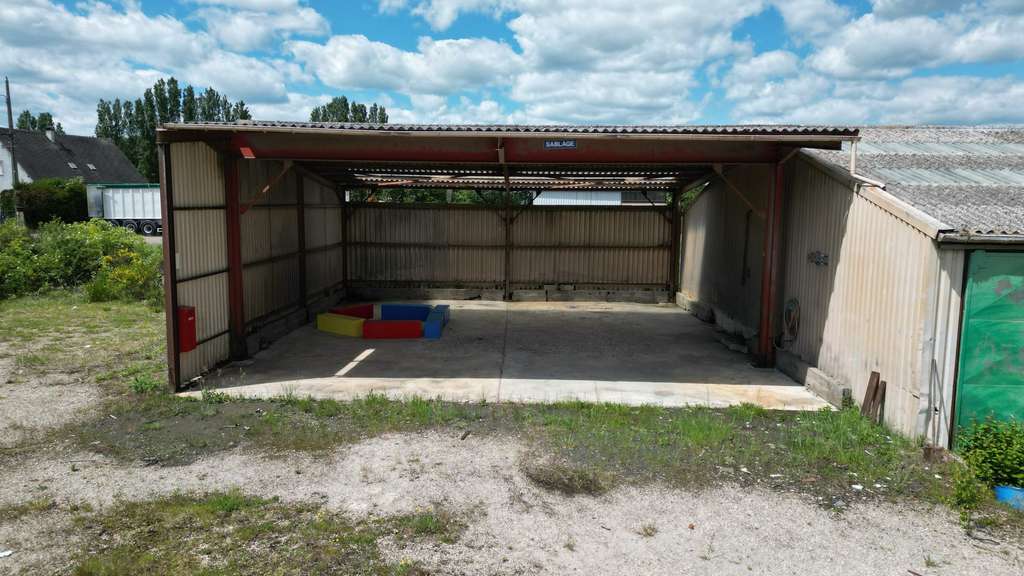 AV Bâtiment de 2596m² à St-Lubin-des-Joncherets
