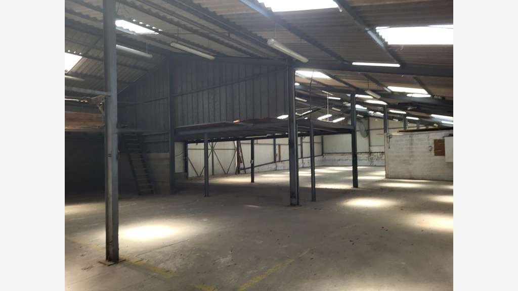 Vente local d'activité 750m² axe Vannes Ploermel