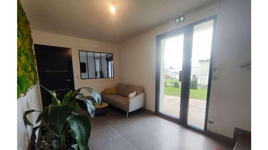 Vente murs loués 700m² à Saint-Martin-sur-le-Pré