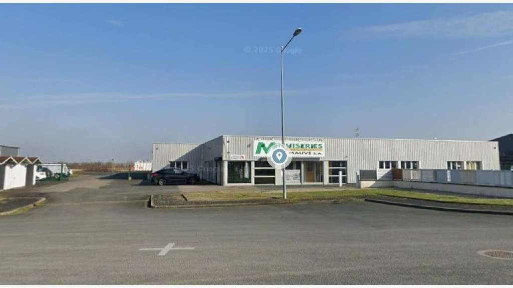 À vendre local d'activités de 2 011m² à Saint Maur