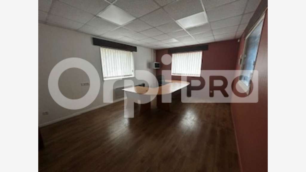 A vendre local d'activité 384m² ZAC de St-Maximin