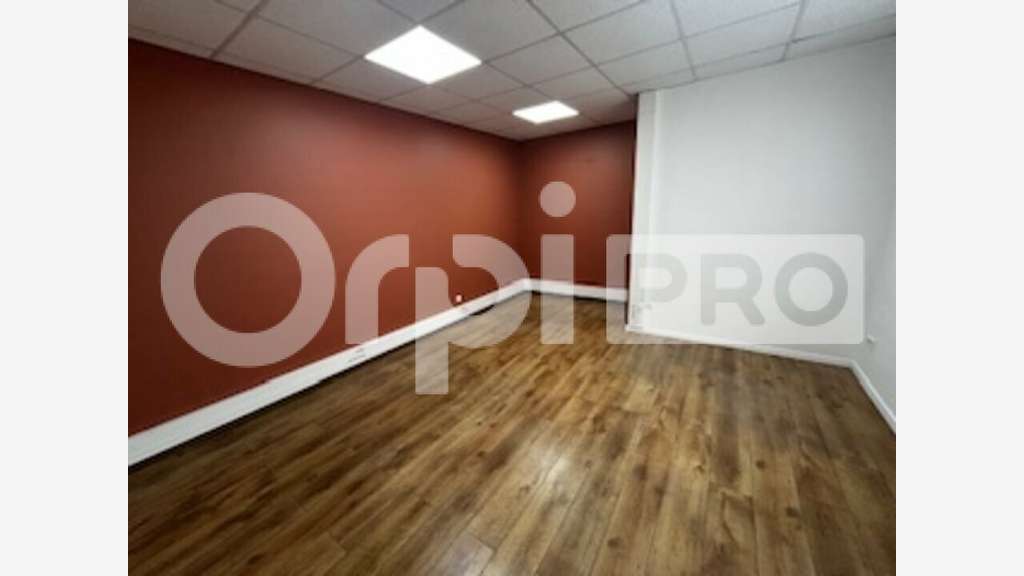 A vendre local d'activité 384m² ZAC de St-Maximin