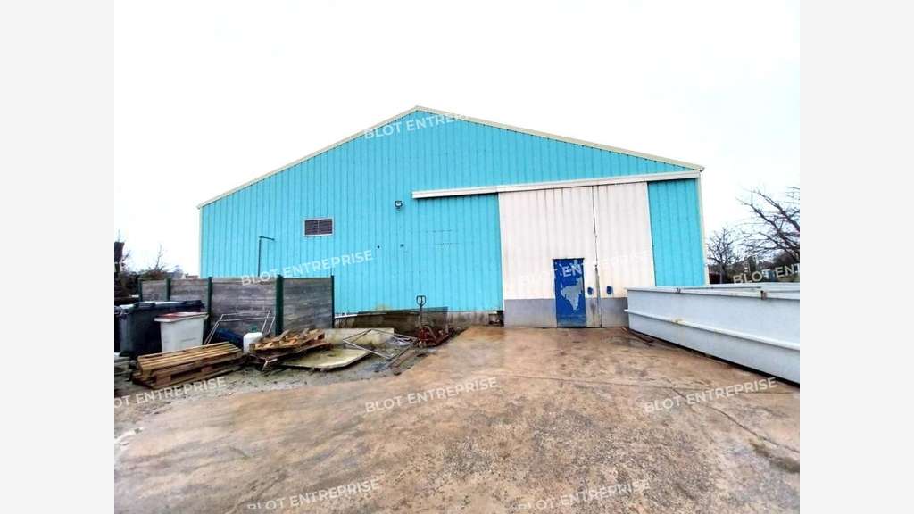 Local d'activités 600m² à Saint-Méloir-des-Ondes