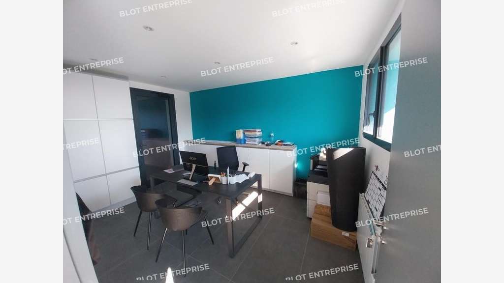 A vendre local d'activités 445m² ZA Saint-Nolff