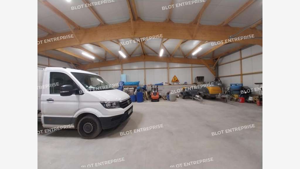 A vendre local d'activités 445m² ZA Saint-Nolff