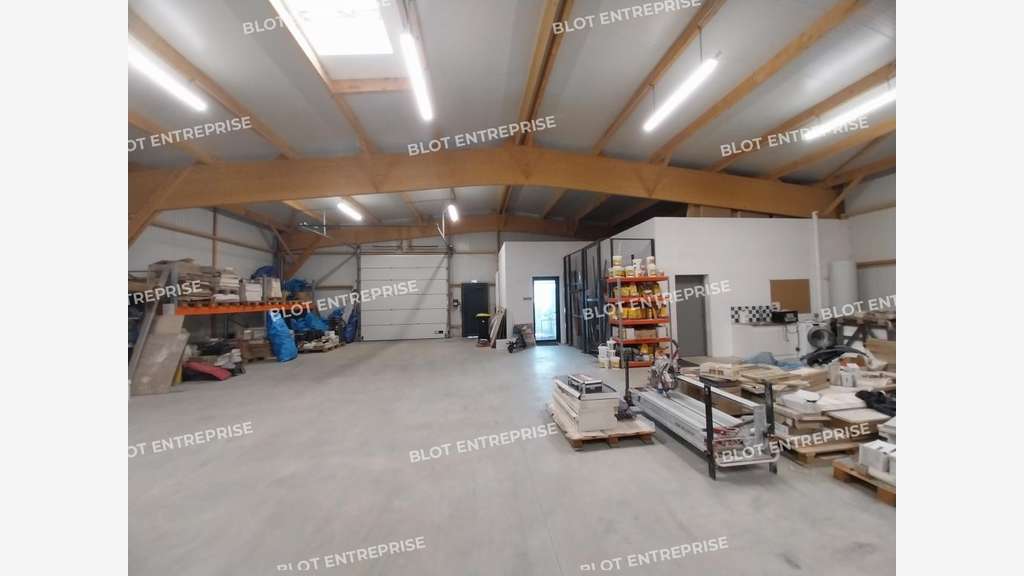 A vendre local d'activités 445m² ZA Saint-Nolff