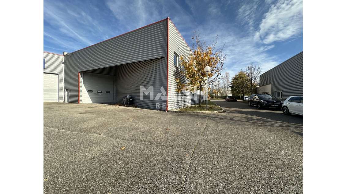 Local d'activités à vendre ou louer à Saint Priest