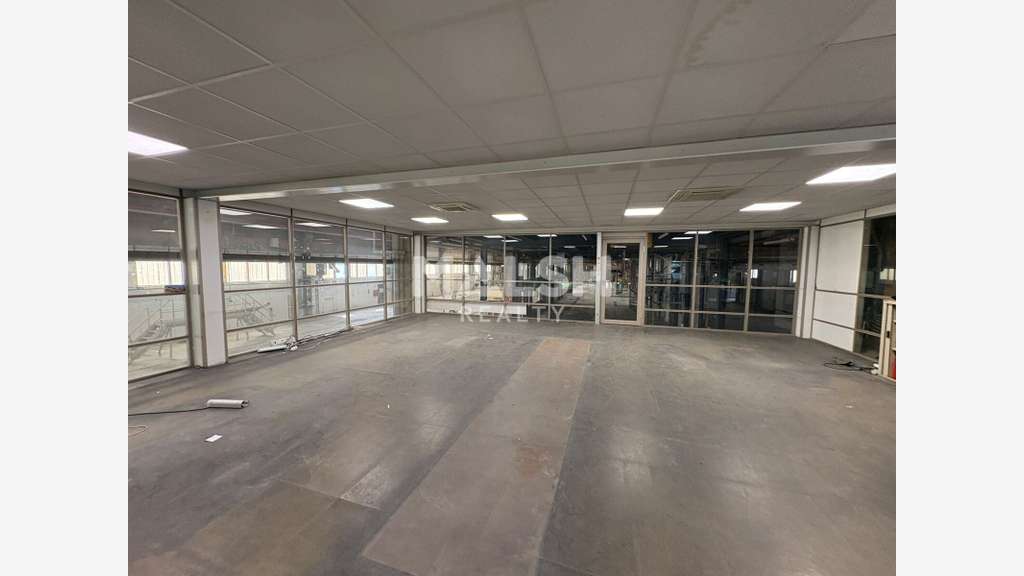Local d'activités indépendant de 3 750 m² équipé d