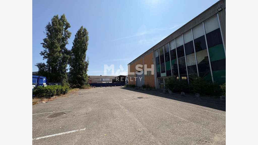Local d'activités indépendant de 3 750 m² équipé d