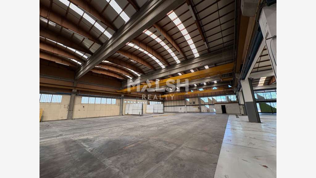 Local d'activités indépendant de 3 750 m² équipé d