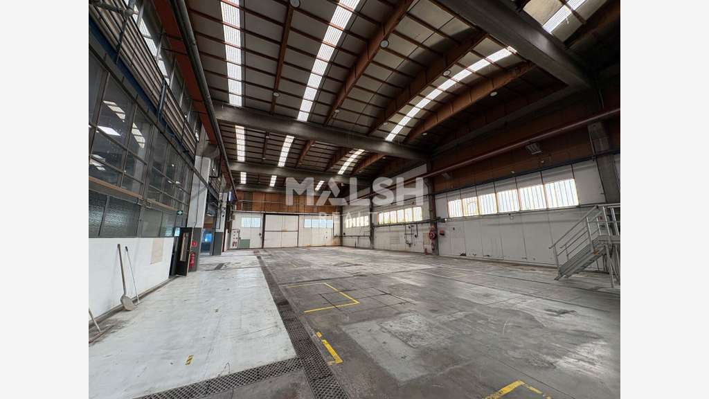 Local d'activités indépendant de 3 750 m² équipé d