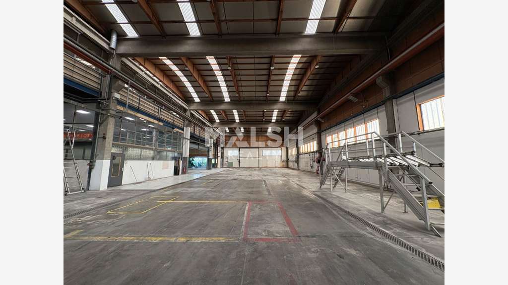Local d'activités indépendant de 3 750 m² équipé d