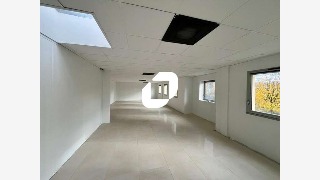 Vente Local d'activité 500m² Saint priest