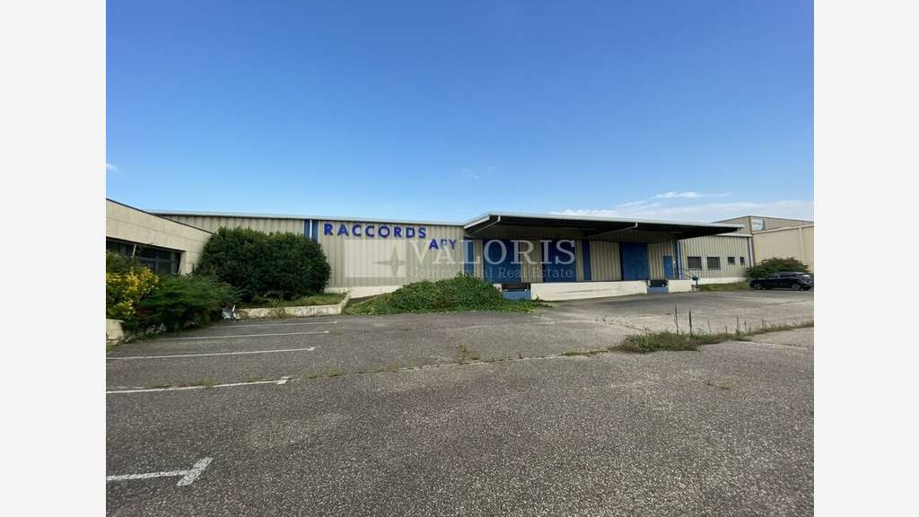 Vente bâtiment 2927m² à Saint-Quentin-Fallavier