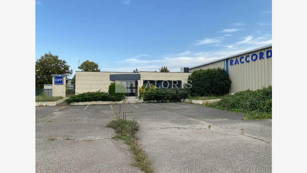 Vente bâtiment 2927m² à Saint-Quentin-Fallavier