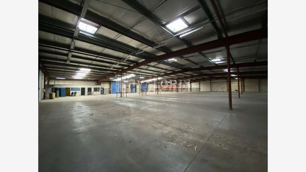 Vente bâtiment 2927m² à Saint-Quentin-Fallavier