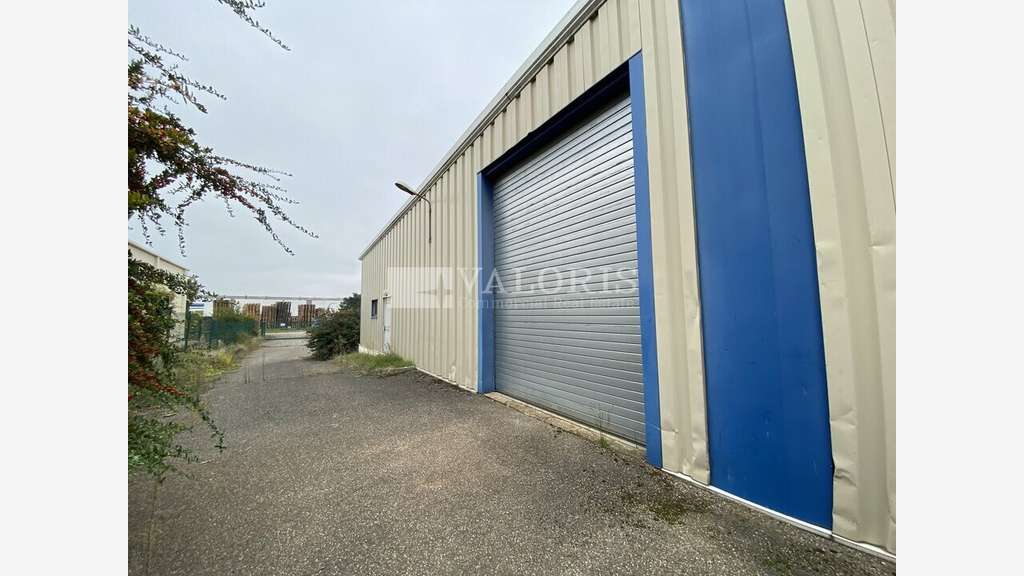 Vente bâtiment 2927m² à Saint-Quentin-Fallavier