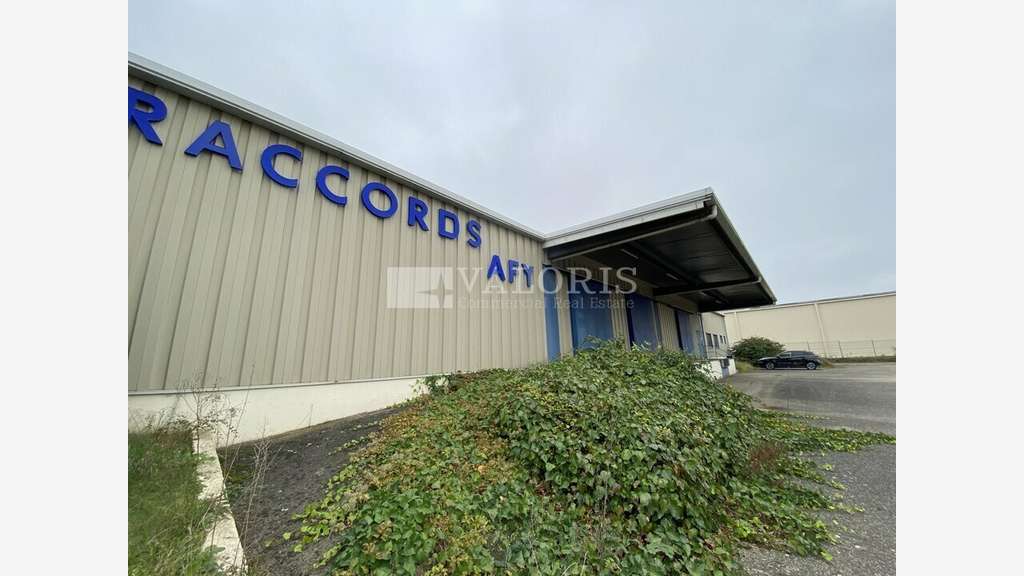 Vente bâtiment 2927m² à Saint-Quentin-Fallavier