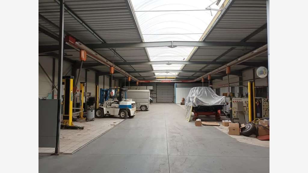 À vendre local d'activités 2607m² à Saint-Romain
