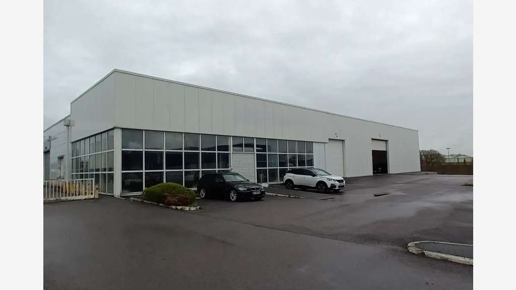 À vendre local d'activités 2607m² à Saint-Romain