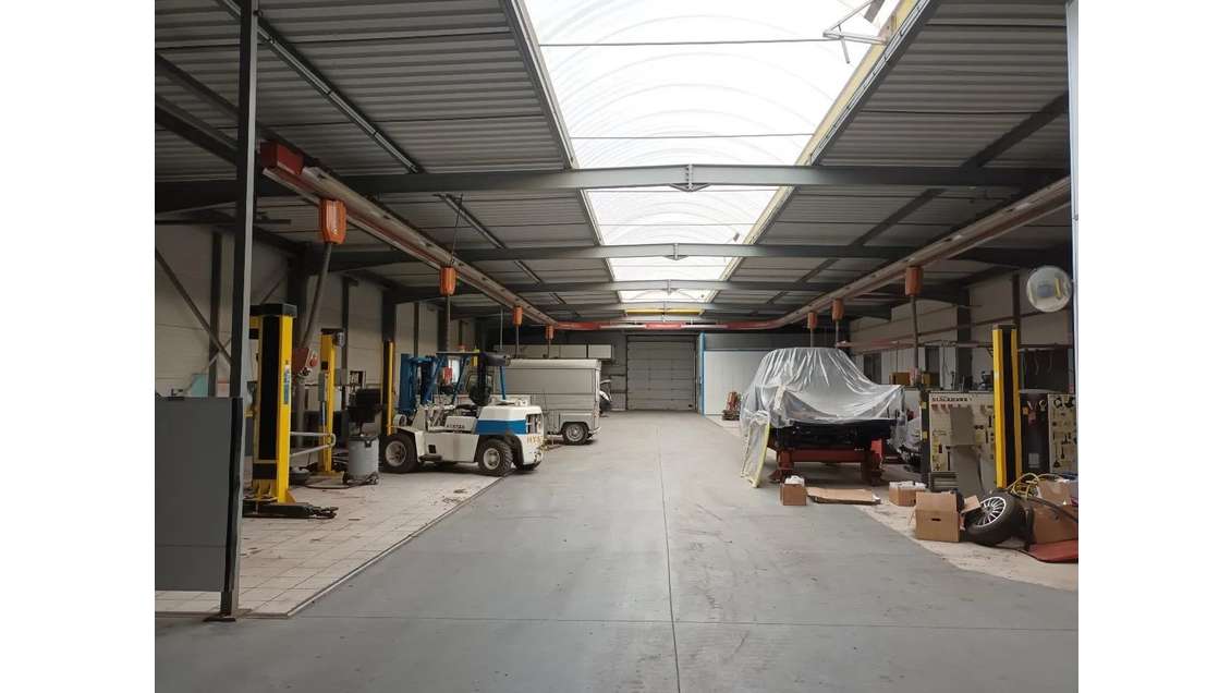 À vendre – Local d'activités de 2 607 m² à Saint