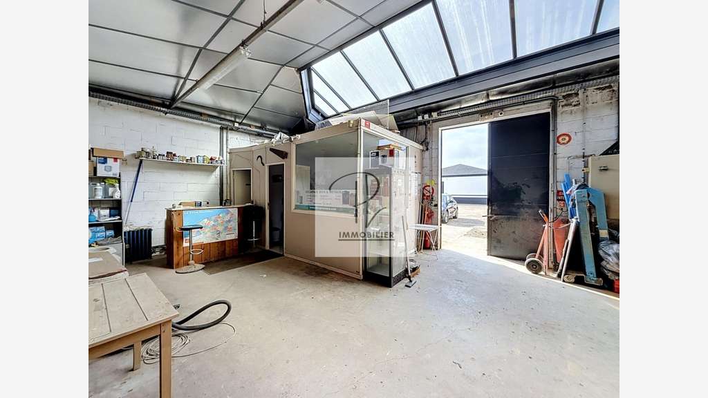 Local industriel 200m² sur 1138m² à Saint-Saëns