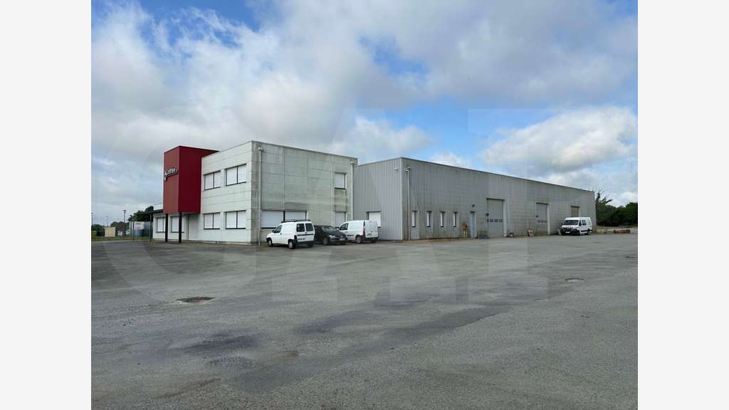 AV local d'activité 1901m² à St Sauveur des Landes