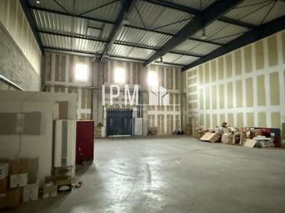 A vendre local d'activité 1.163m² à Saint-Victoret
