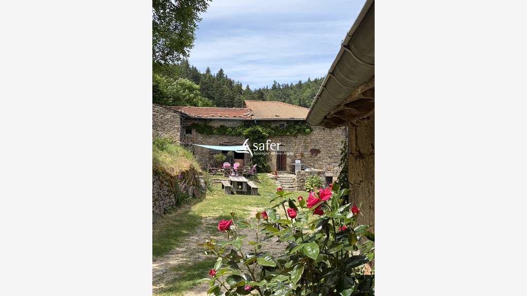 Vente ancienne ferme à Saint-Symphorien-de-Mahun