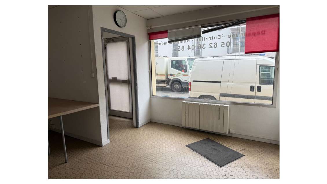 Locaux mitoyens à vendre sur axe passant à Séméac