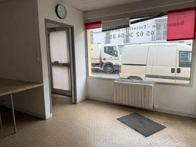 Locaux mitoyens à vendre sur axe passant à Séméac