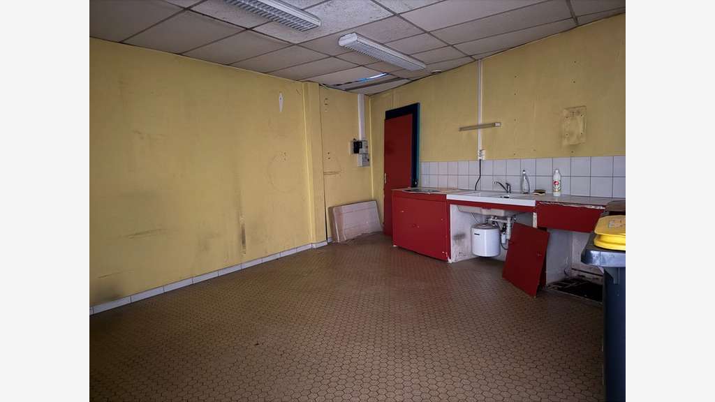 Locaux mitoyens à vendre sur axe passant à Séméac