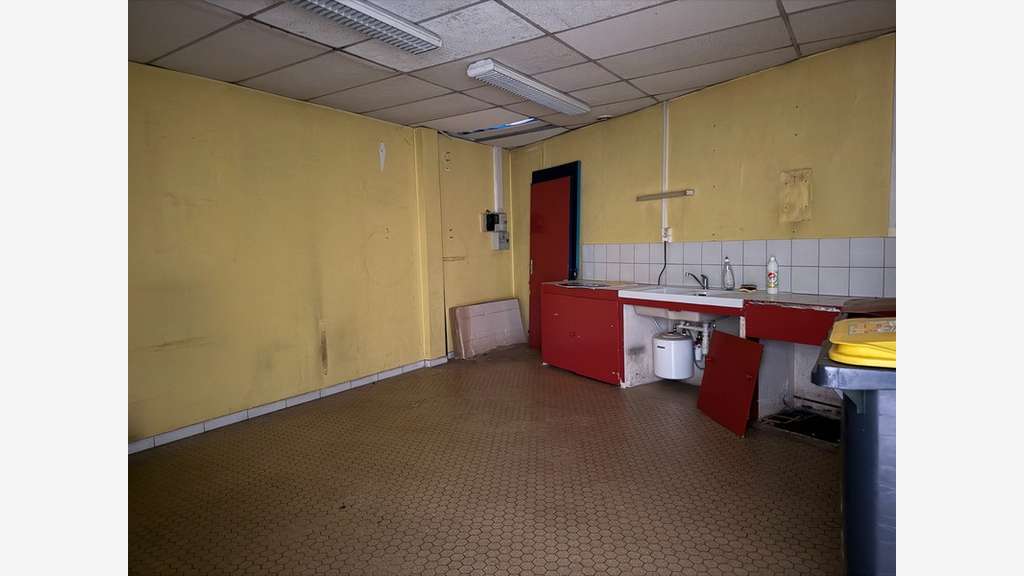 Locaux mitoyens à vendre sur axe passant à Séméac