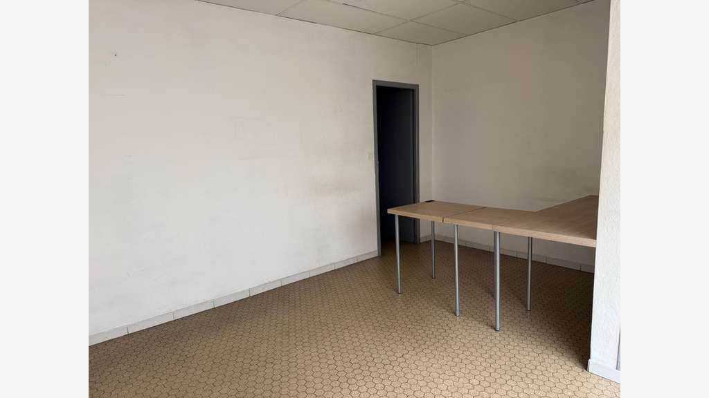 Locaux mitoyens à vendre sur axe passant à Séméac