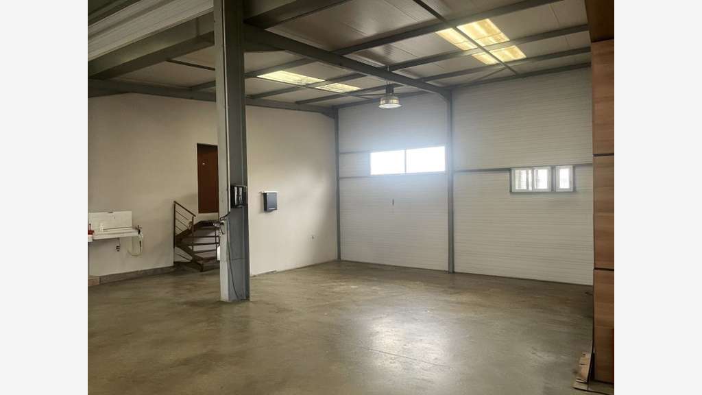 Vente bâtiment 1165m² Parc du plateau de Signes