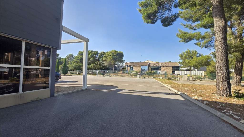 Vente bâtiment 1165m² Parc du plateau de Signes