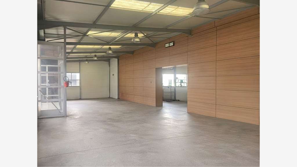Vente bâtiment 1165m² Parc du plateau de Signes