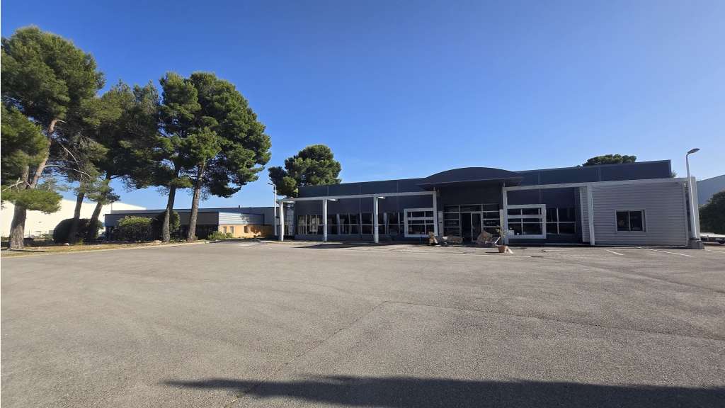 Vente bâtiment 1165m² Parc du plateau de Signes