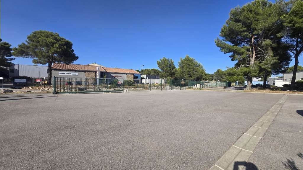 Vente bâtiment 1165m² Parc du plateau de Signes