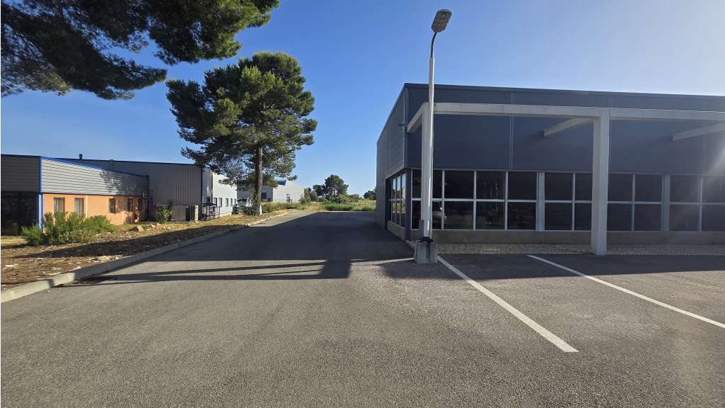 Vente bâtiment 1165m² Parc du plateau de Signes