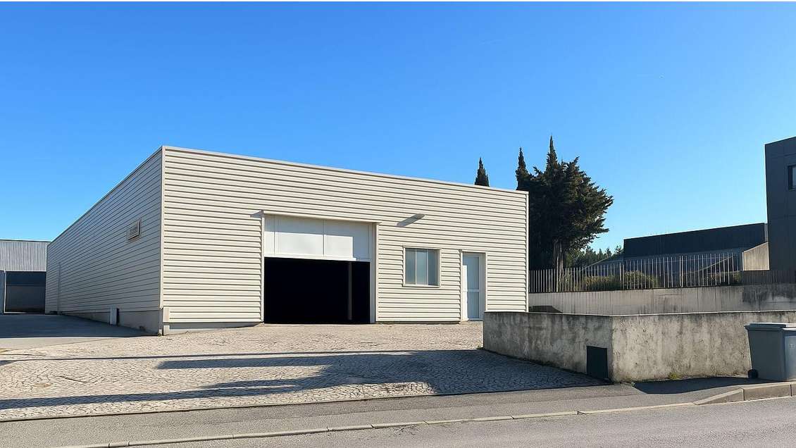 DAB local  245m² axe très passant à Six-Fours 