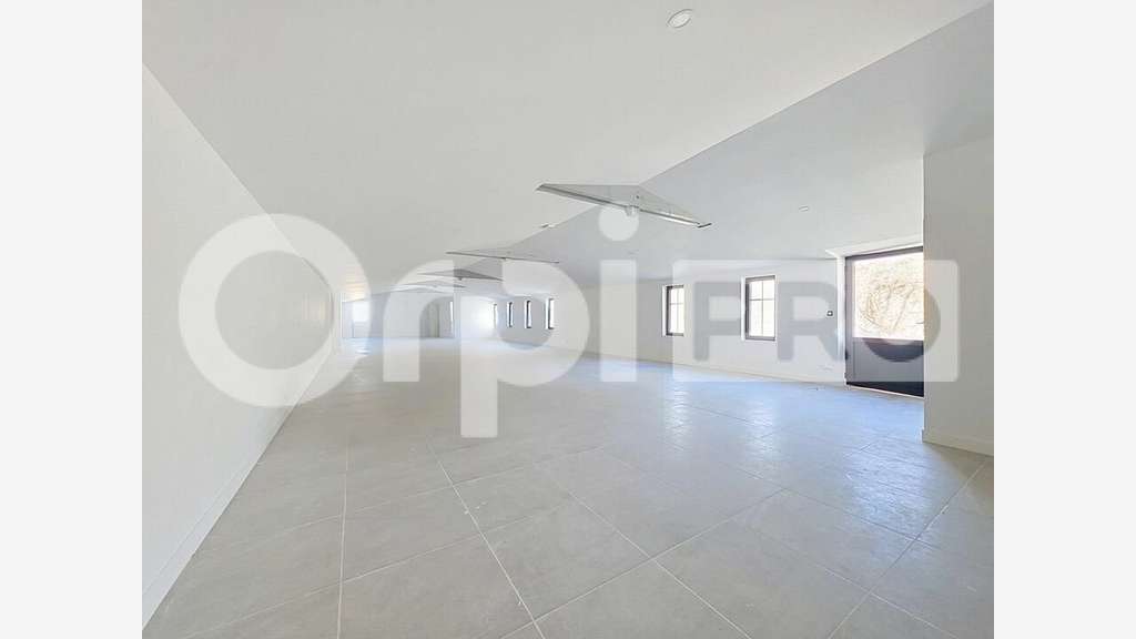 Local d'activité de 180m² à vendre à Soissons
