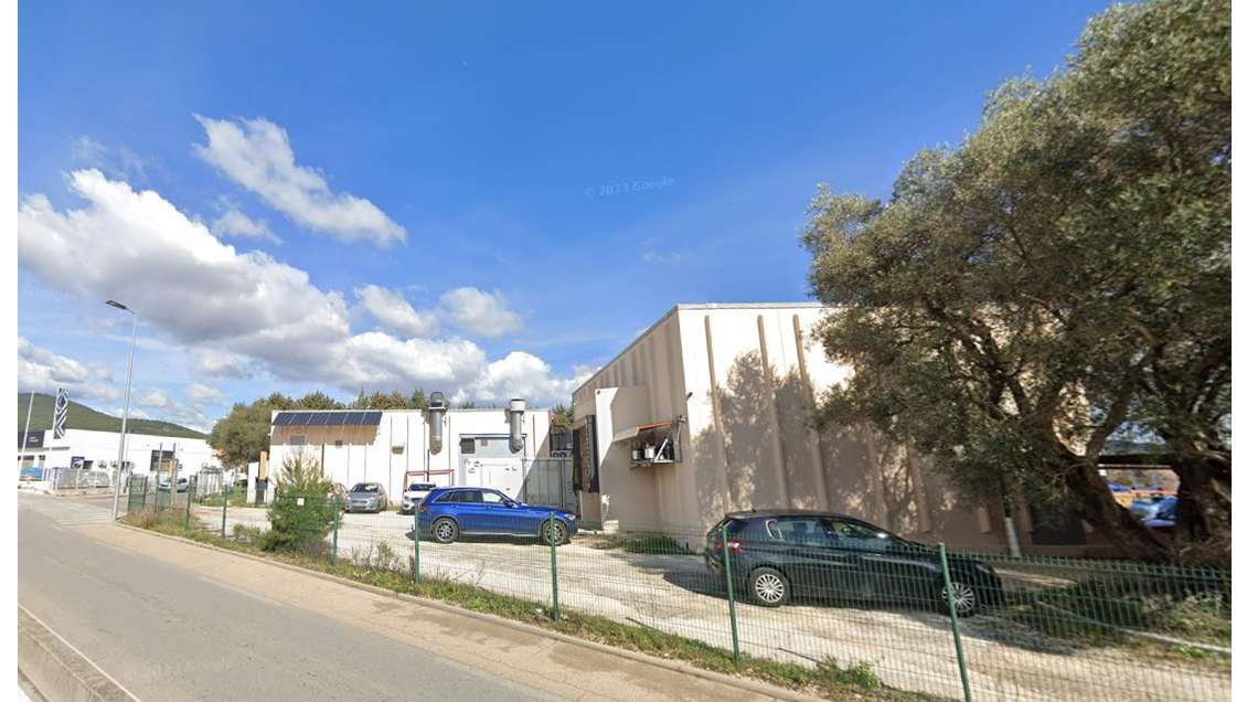 Vente local atelier bureau de 850m² à Solliès-Pont