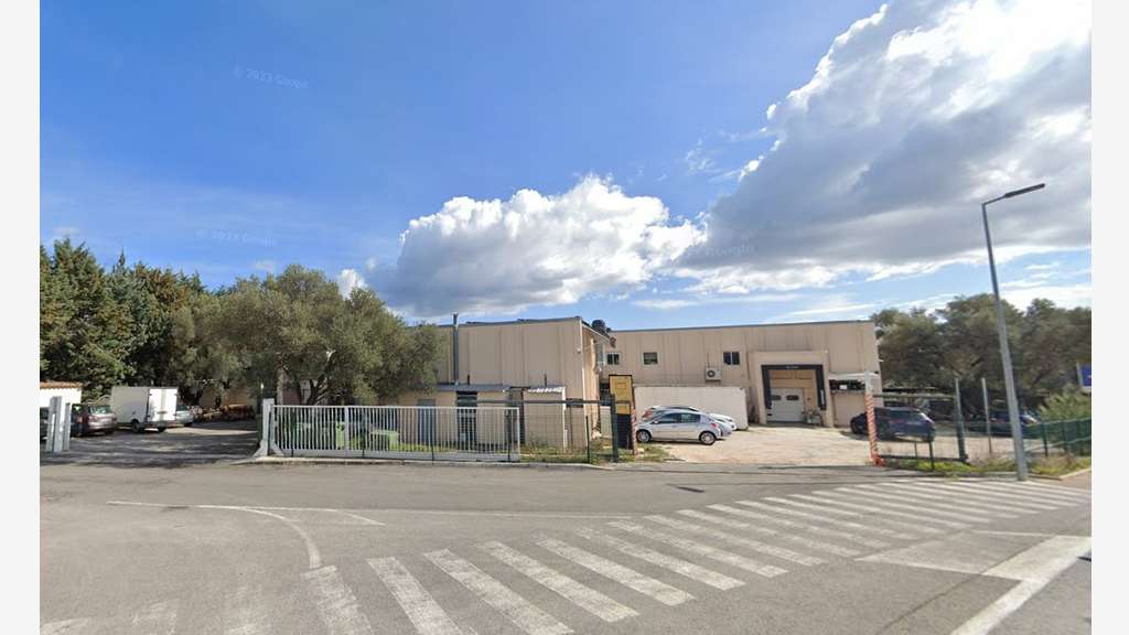 Vente local atelier bureau de 850m² à Solliès-Pont