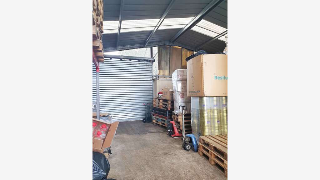 Vente local atelier bureau de 850m² à Solliès-Pont