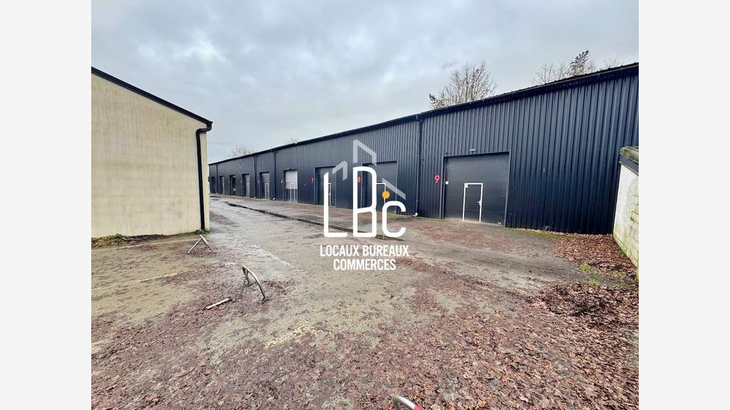 Sucé sur Erdre - Local professionnel 290 m² à ve