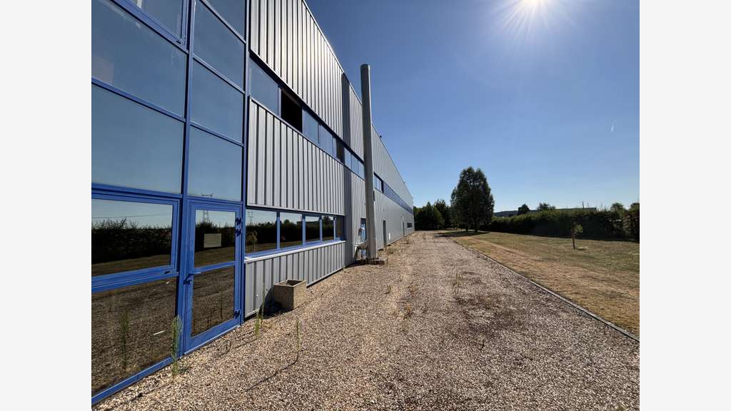 A VENDRE BATIMENT INDUSTRIEL / LOGISTIQUE