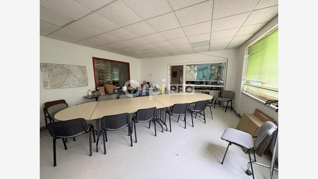 Vente local d'activité 860m² à Taissy
