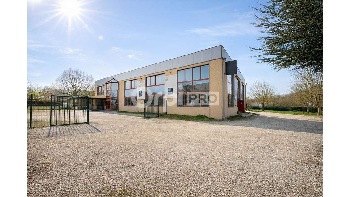 Vente local d'activité 860m² à Taissy