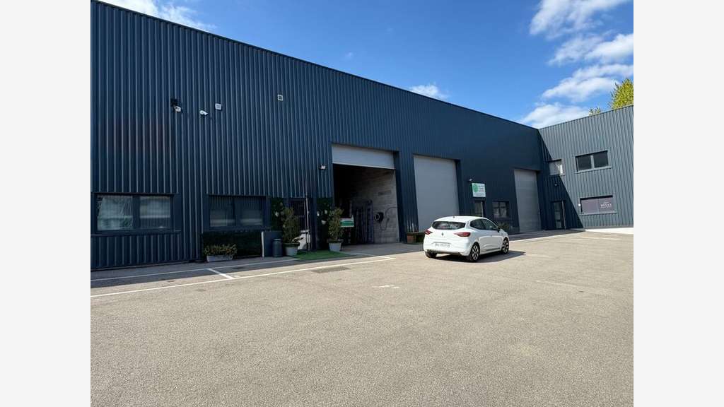 Vente cellules d'activité de 2000m² à Taluyers